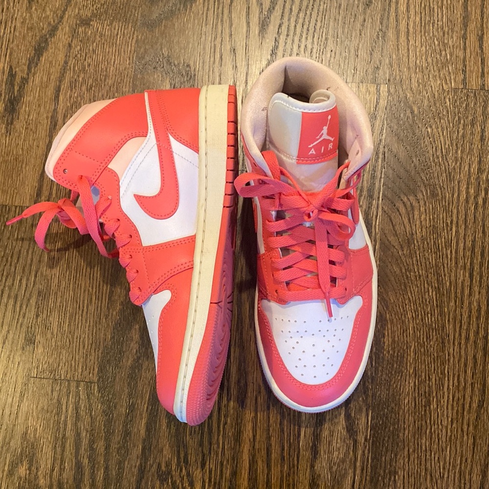 Women’s Nike Air Jordan 1 Mid - Size 8 - Pink